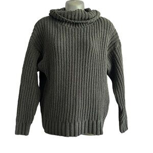 Hollister Ribbed Loose Turtleneck • Used • Size: XS